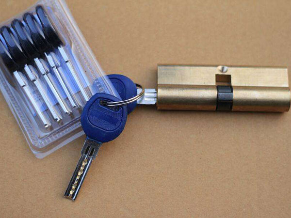 深圳蘋(píng)果維修點(diǎn)地址查詢(蘋(píng)果14電池哪個(gè)牌子好)